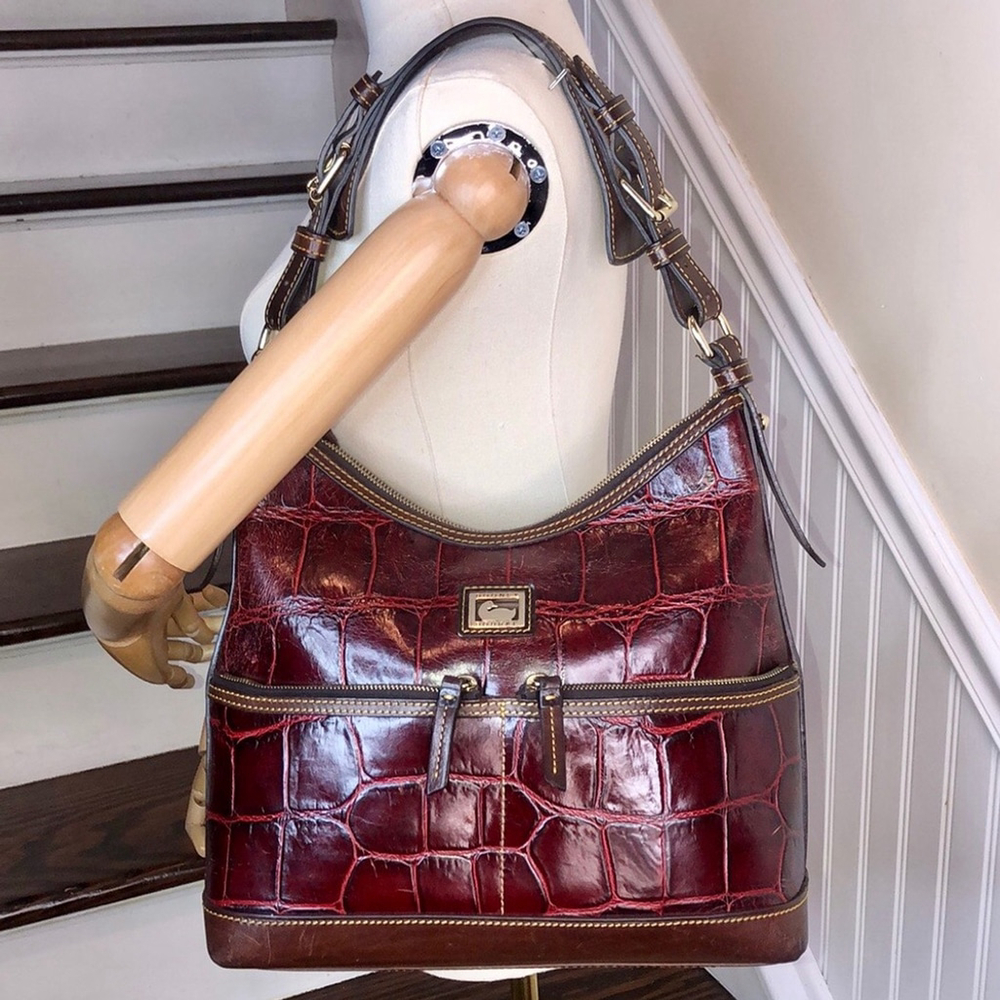 DOONEY BOURKE Embossed Burgundy Leather Hobo Shoulder Bag Zip Pockets Vintage